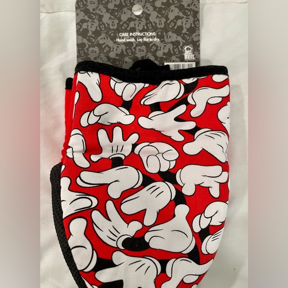 Disney Mickey Mouse 2pc oversized mini Oven Mitts 5.5” x 7” NEW - Picture 2 of 5